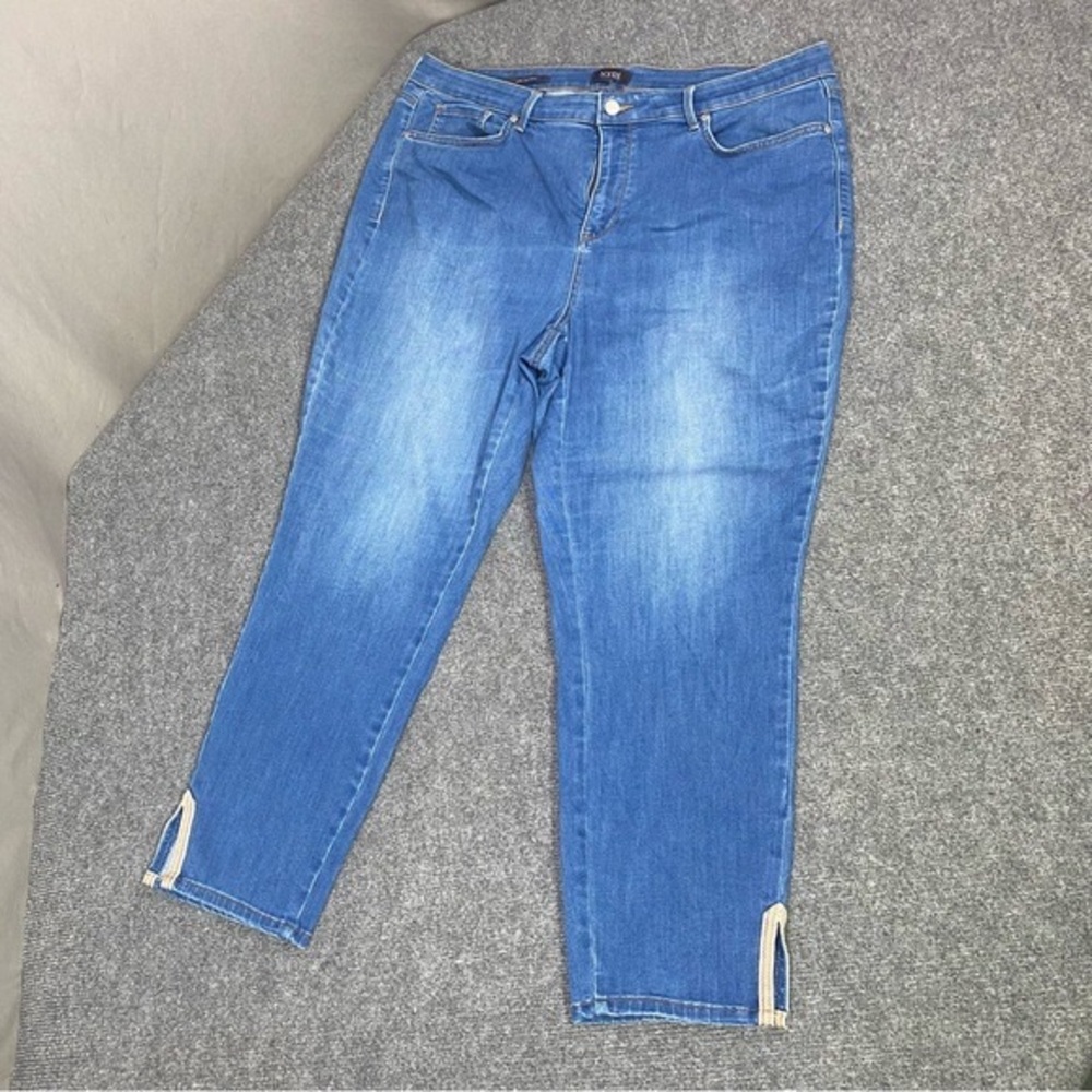 NYDJ Jeans Women’s 18 Ami Skinny Capri Denim Medium Wash Side Slit Blue